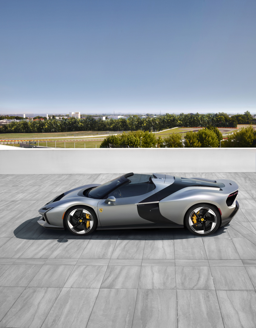 SMALL_17-ferrari-HC25-one-off_f28336c6-dead-414b-9576-f4e2a738b740